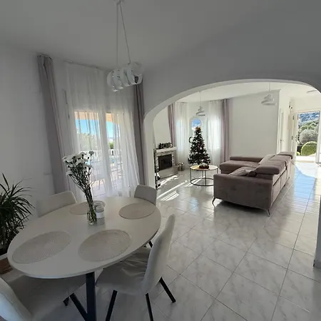 Mara Villa Calp
